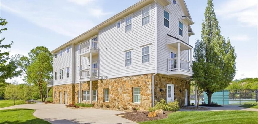 10875 Allen Way, Parkville, MO 64152