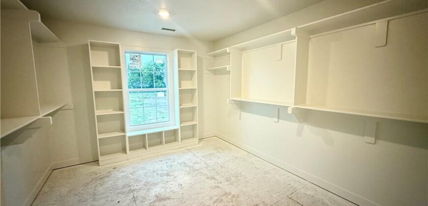 8977 NE 99th Street, Kansas City, MO 64157