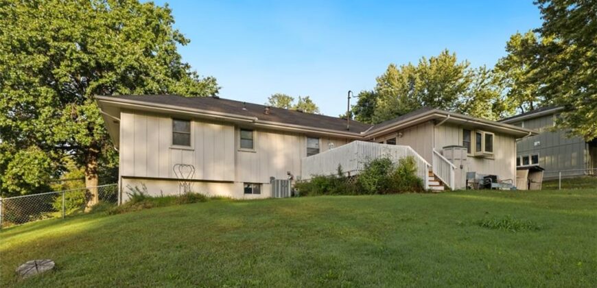 5909 N Broadway Street, Gladstone, MO 64118