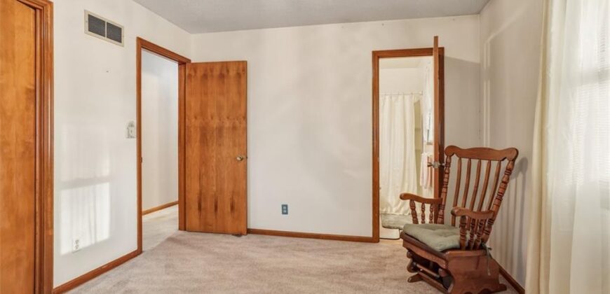 5909 N Broadway Street, Gladstone, MO 64118