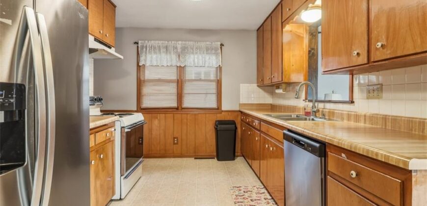 5909 N Broadway Street, Gladstone, MO 64118