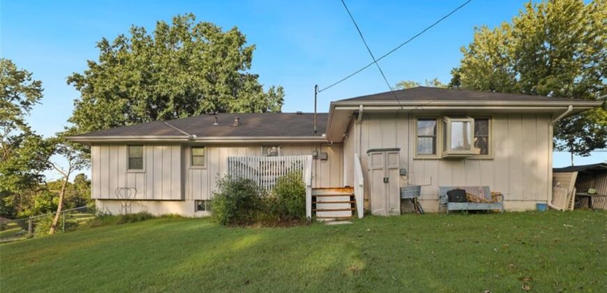 5909 N Broadway Street, Gladstone, MO 64118