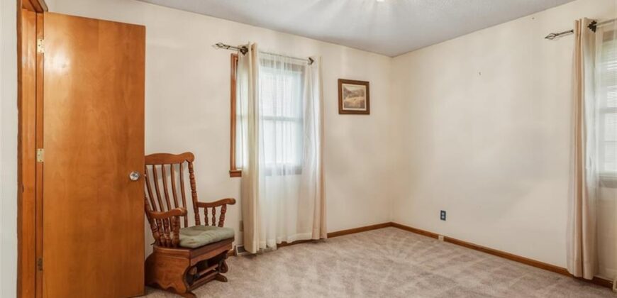 5909 N Broadway Street, Gladstone, MO 64118