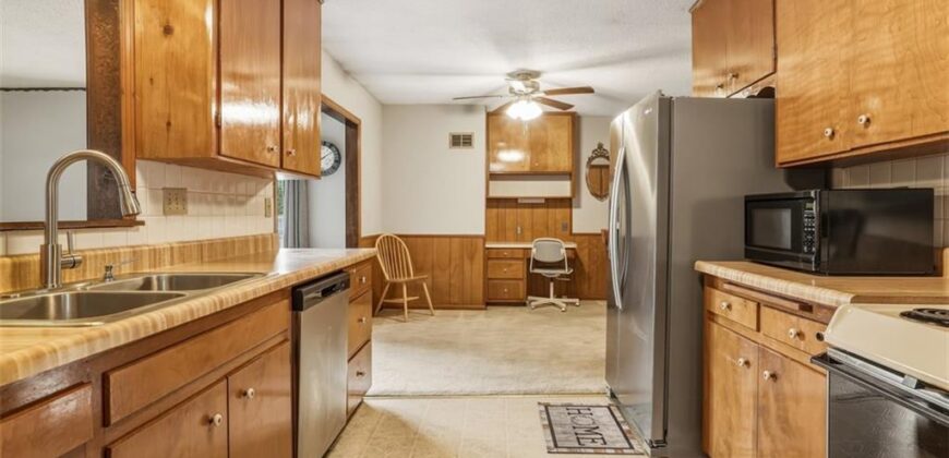 5909 N Broadway Street, Gladstone, MO 64118