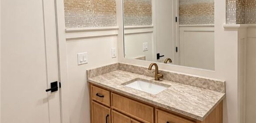 10605 N NORTHERN Avenue, Kansas City, MO 64157