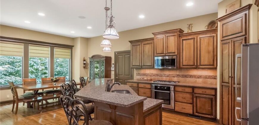 9657 Lime Stone Road, Parkville, MO 64152