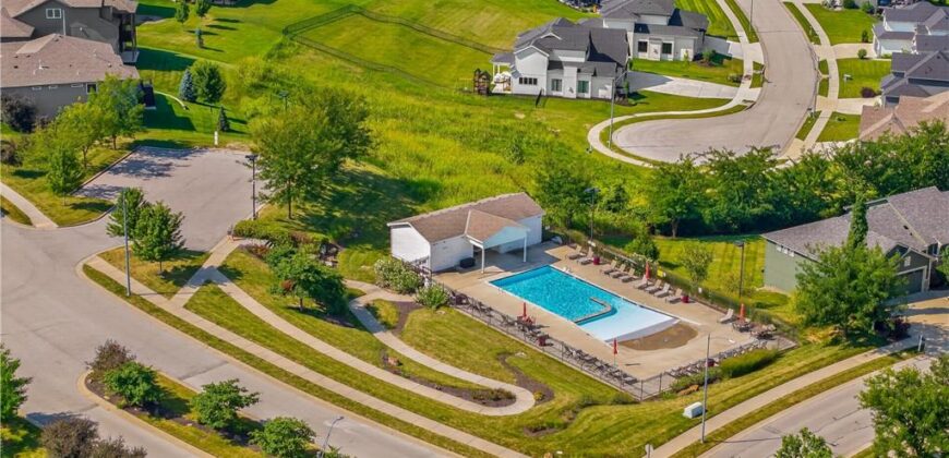9657 Lime Stone Road, Parkville, MO 64152