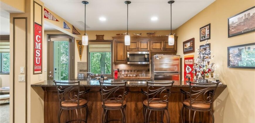 9657 Lime Stone Road, Parkville, MO 64152
