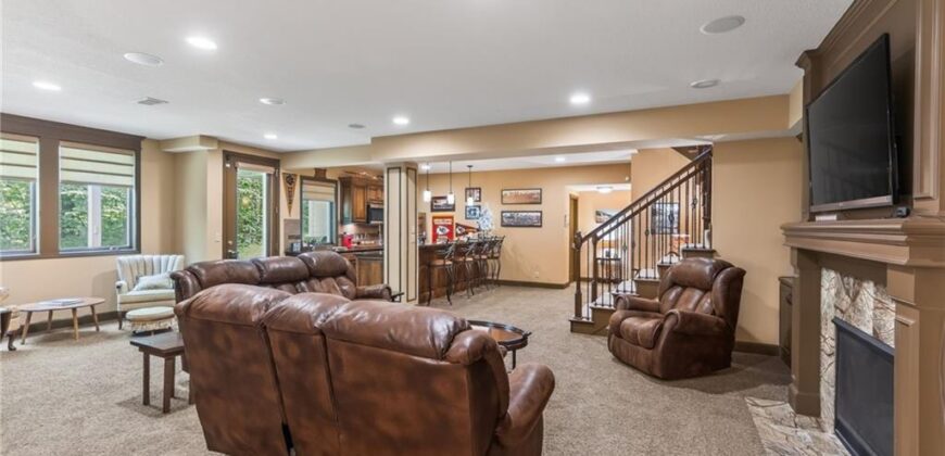 9657 Lime Stone Road, Parkville, MO 64152