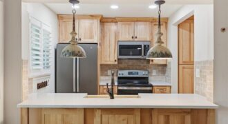 8346 NW Barrybrooke Drive, Kansas City, MO 64151