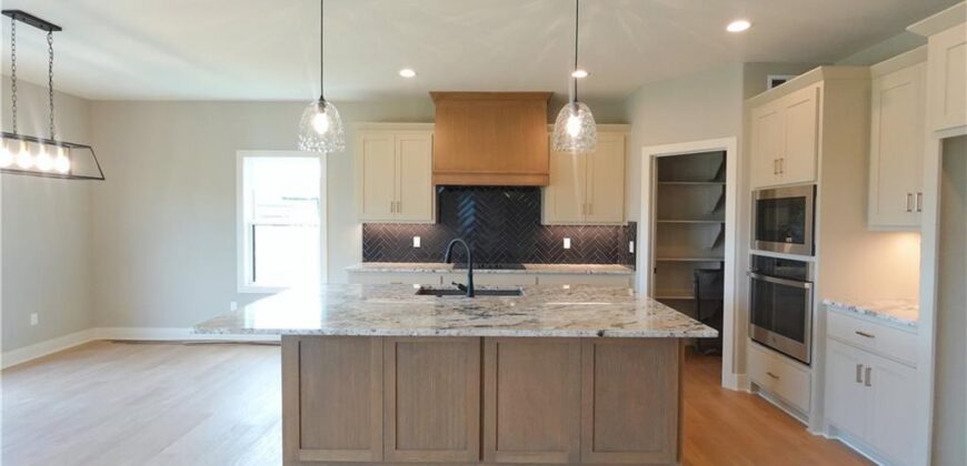 12745 N Champanel Way, Platte City, MO 64079