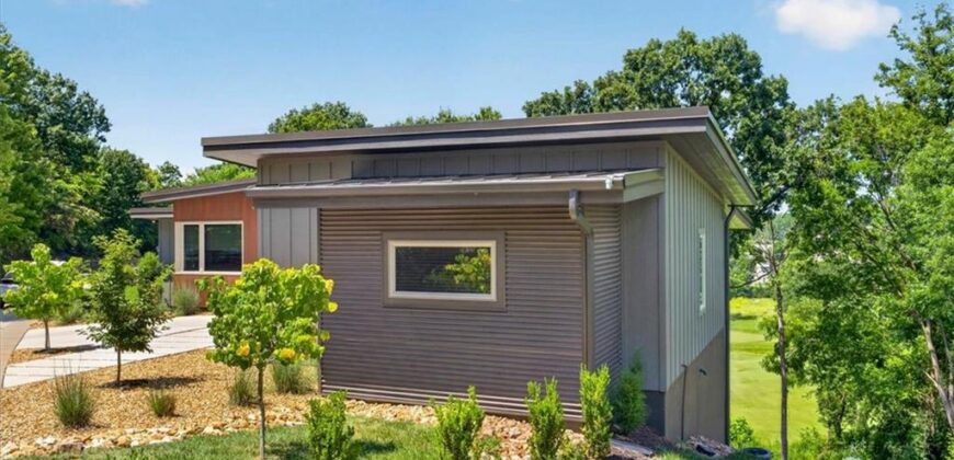 10600 Chateau Lane, Parkville, MO 64152
