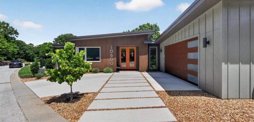 10600 Chateau Lane, Parkville, MO 64152