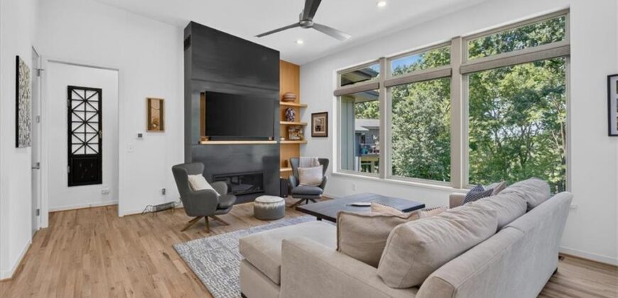 10600 Chateau Lane, Parkville, MO 64152