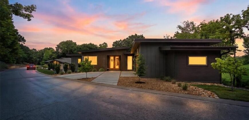 10600 Chateau Lane, Parkville, MO 64152