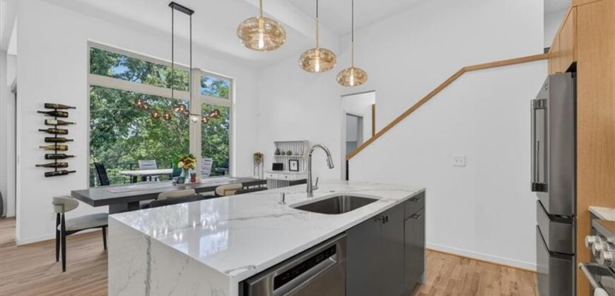 10600 Chateau Lane, Parkville, MO 64152