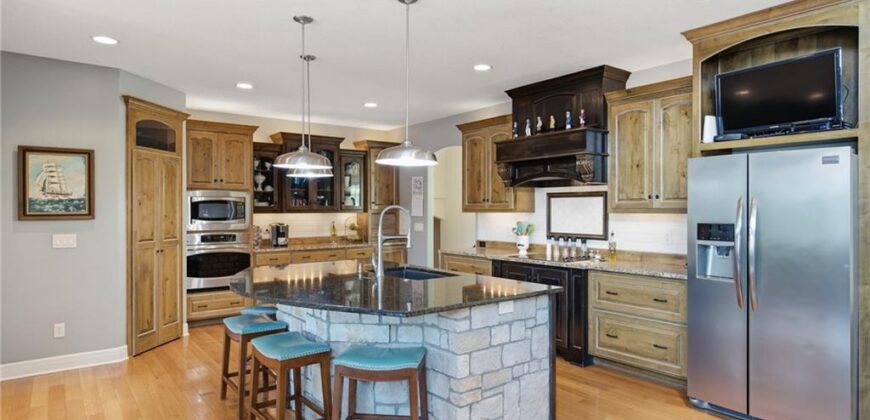 7810 NW Scenic Drive, Weatherby Lake, MO 64152