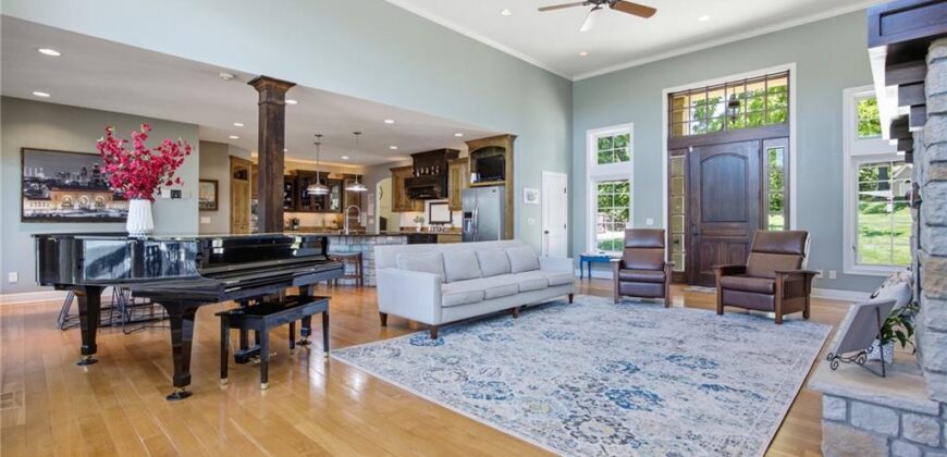7810 NW Scenic Drive, Weatherby Lake, MO 64152