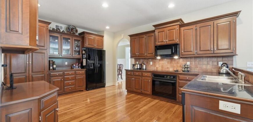 10816 N Mattox Court, Kansas City, MO 64154