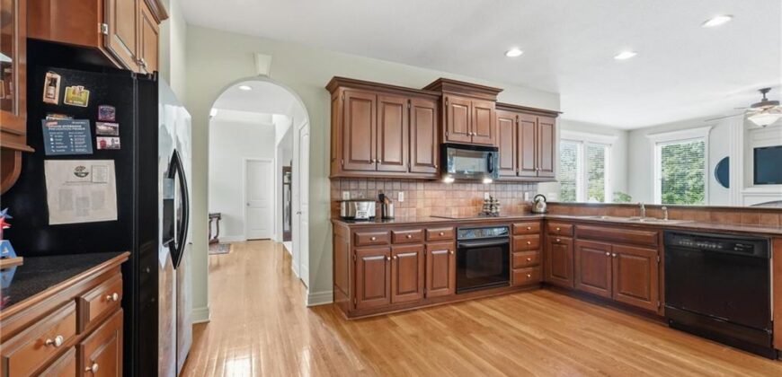 10816 N Mattox Court, Kansas City, MO 64154