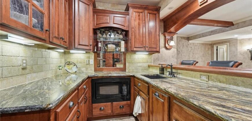 10816 N Mattox Court, Kansas City, MO 64154