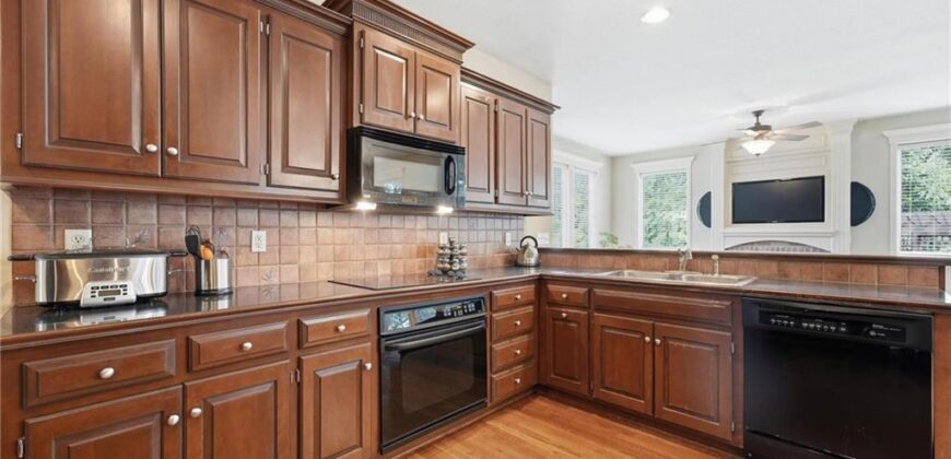 10816 N Mattox Court, Kansas City, MO 64154