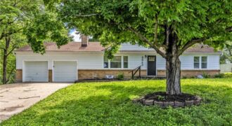 8849 N Locust Street, Kansas City, MO 64155