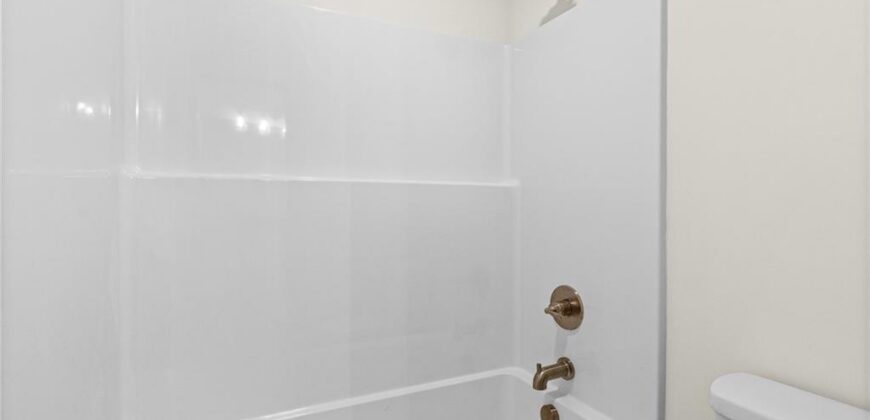 1006 Meadowbrook Drive, Kearney, MO 64060
