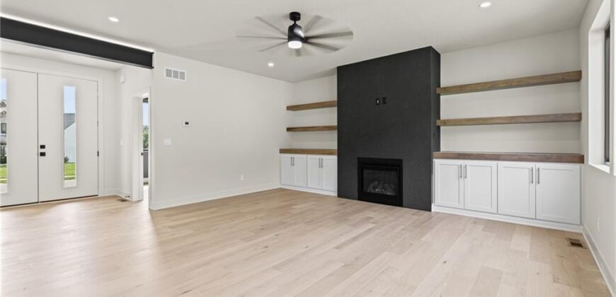 1006 Meadowbrook Drive, Kearney, MO 64060