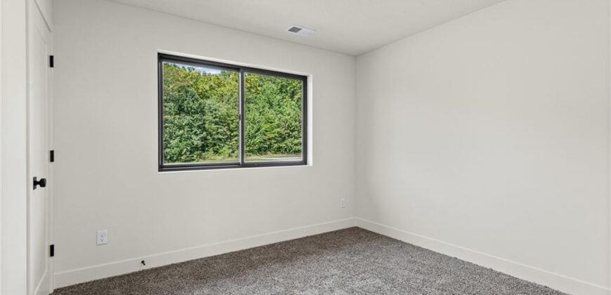1006 Meadowbrook Drive, Kearney, MO 64060