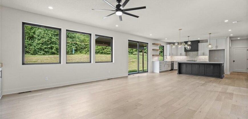 1006 Meadowbrook Drive, Kearney, MO 64060