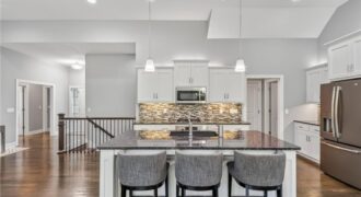 6229 N Green Hills Lane, Kansas City, MO 64151