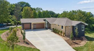 5870 Chateau Court, Parkville, MO 64152