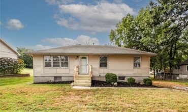 439 E Whittier Street, Kansas City, MO 64119