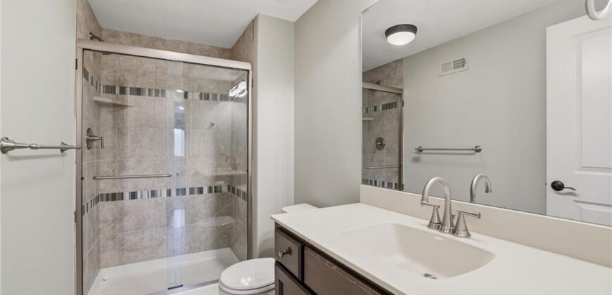 6119 Southlake Drive, Parkville, MO 64152
