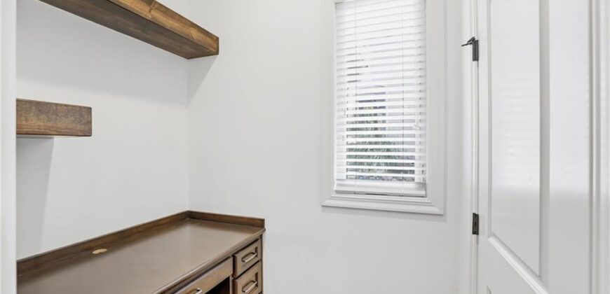 6119 Southlake Drive, Parkville, MO 64152