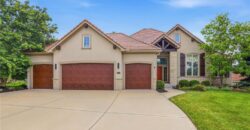 6119 Southlake Drive, Parkville, MO 64152