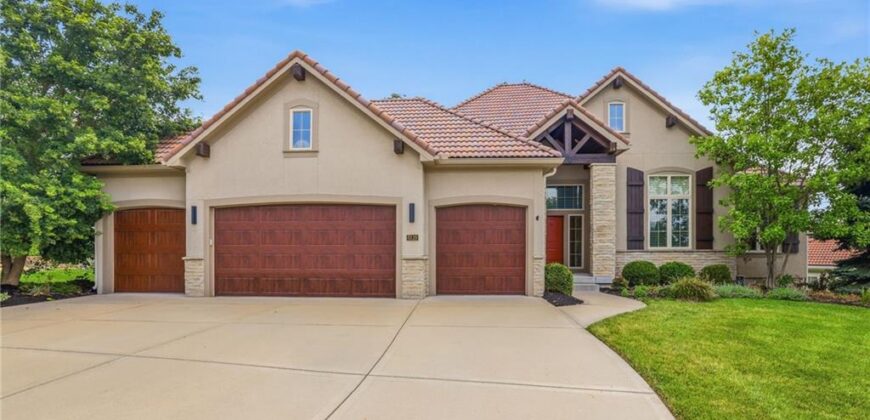 6119 Southlake Drive, Parkville, MO 64152