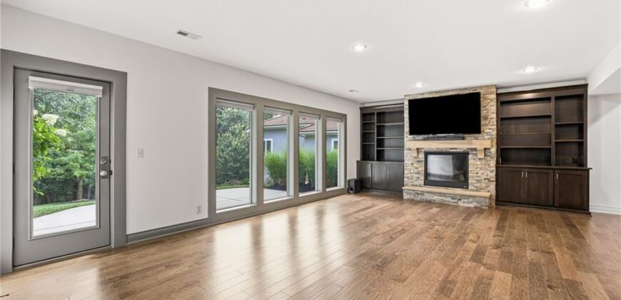 6119 Southlake Drive, Parkville, MO 64152