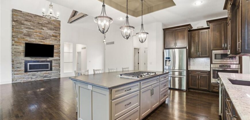 6119 Southlake Drive, Parkville, MO 64152
