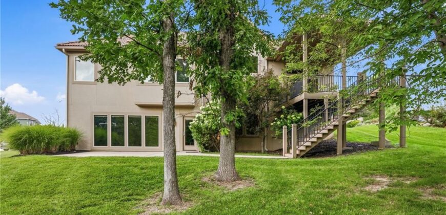 6119 Southlake Drive, Parkville, MO 64152
