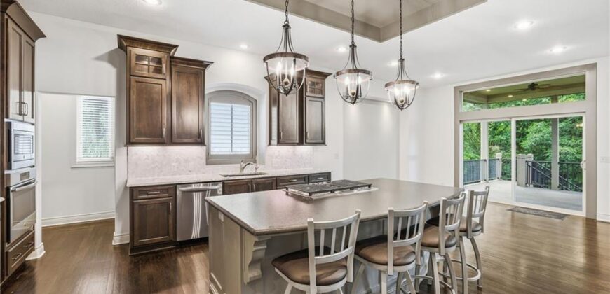 6119 Southlake Drive, Parkville, MO 64152