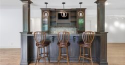6119 Southlake Drive, Parkville, MO 64152