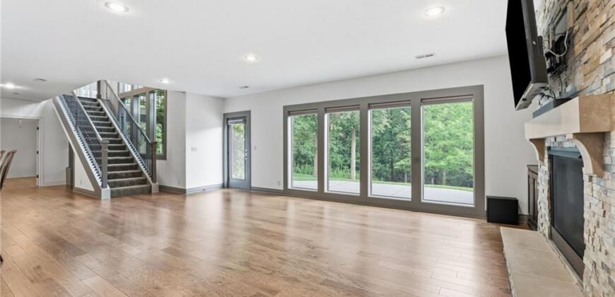 6119 Southlake Drive, Parkville, MO 64152