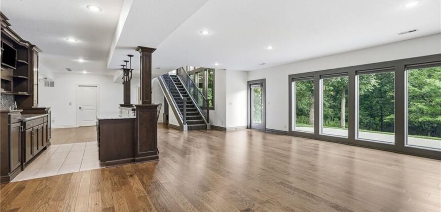 6119 Southlake Drive, Parkville, MO 64152