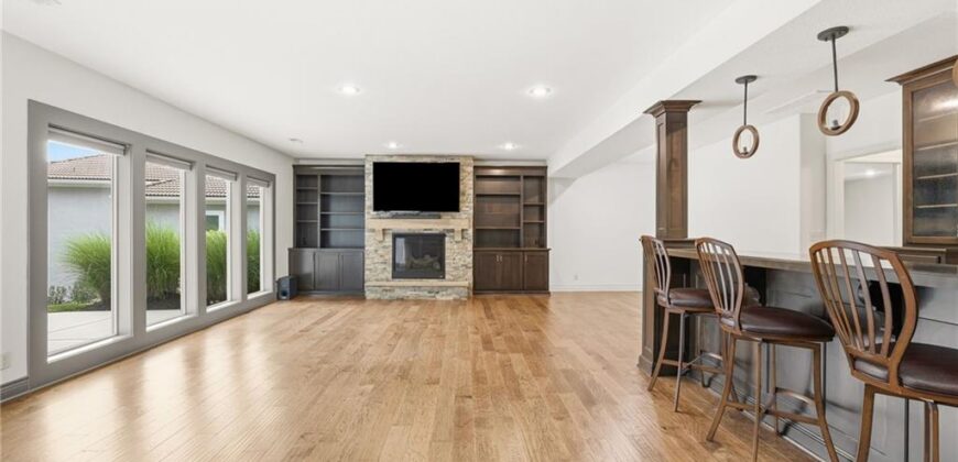 6119 Southlake Drive, Parkville, MO 64152