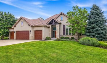 6119 Southlake Drive, Parkville, MO 64152