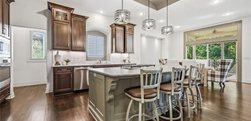 6119 Southlake Drive, Parkville, MO 64152
