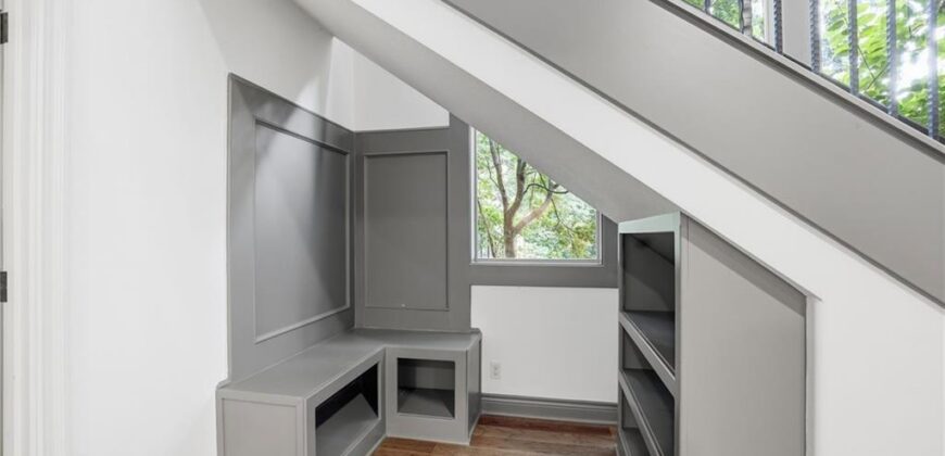 6119 Southlake Drive, Parkville, MO 64152