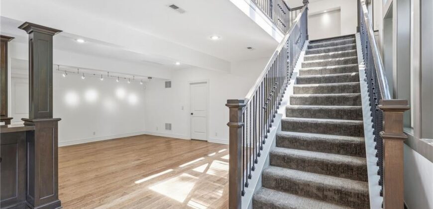6119 Southlake Drive, Parkville, MO 64152
